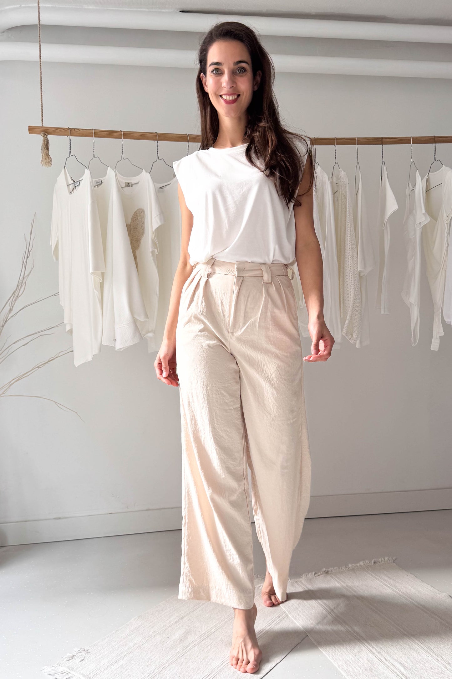 Gyűrt anyagú bézs nadrág