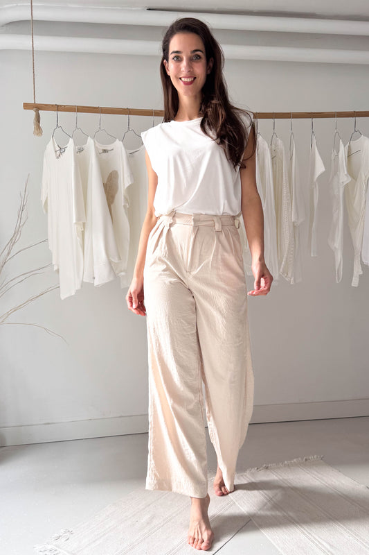 Gyűrt anyagú bézs nadrág