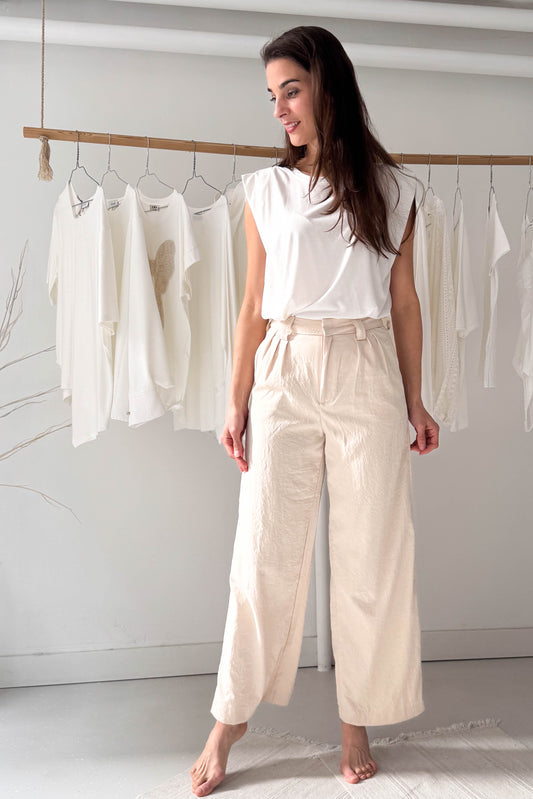 Gyűrt anyagú bézs nadrág