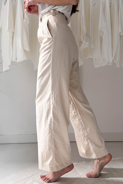 Gyűrt anyagú bézs nadrág