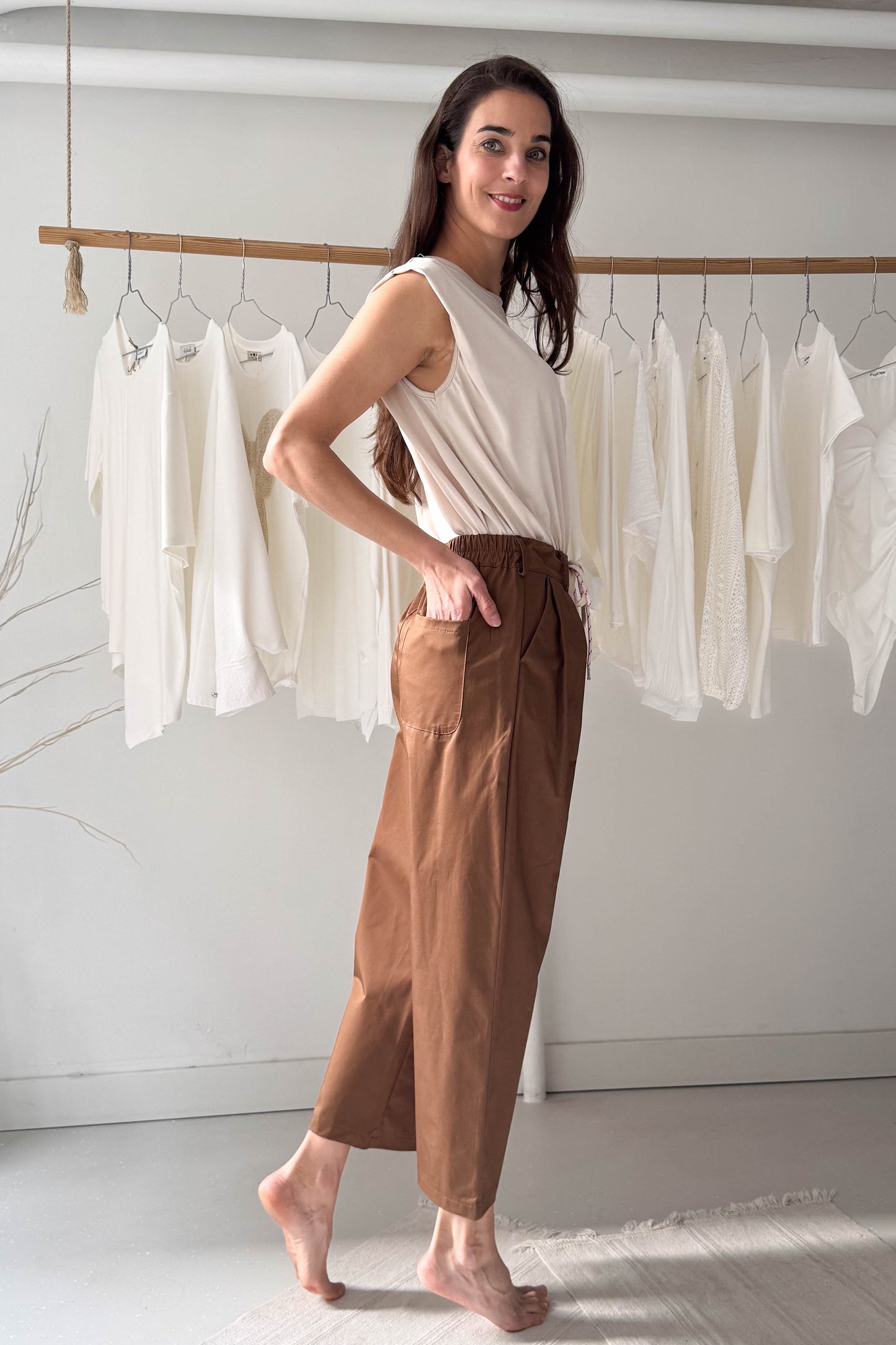 Mazsolabarna pamutkarton nadrág rózsaszín kötővel