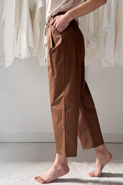 Mazsolabarna pamutkarton nadrág rózsaszín kötővel