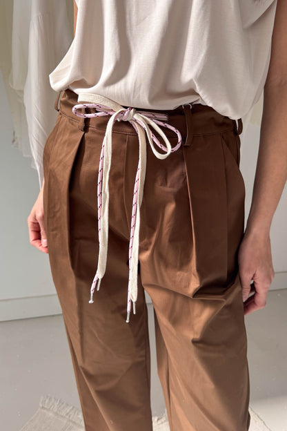 Mazsolabarna pamutkarton nadrág rózsaszín kötővel