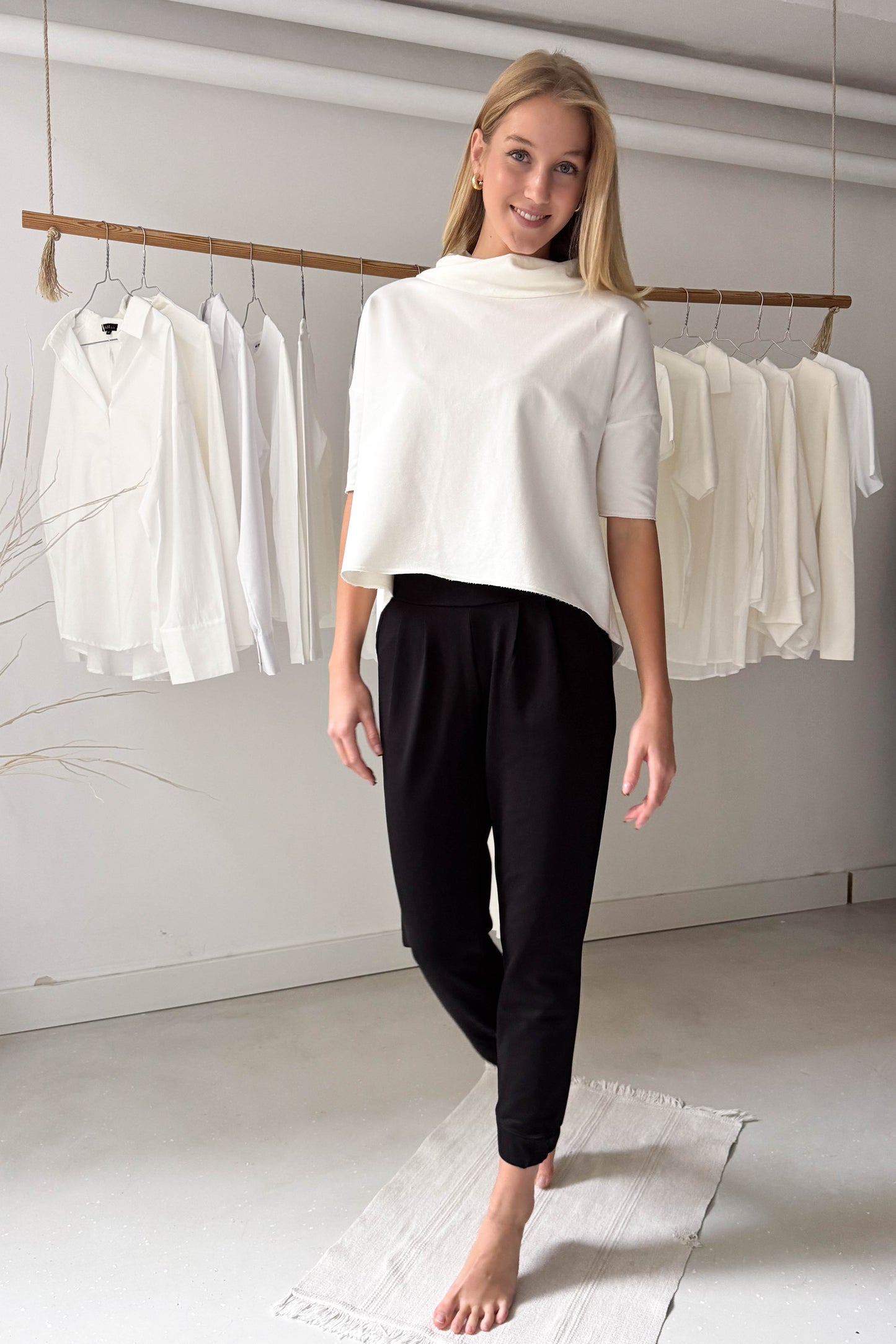 Csavart nyakú pulóver-rövid