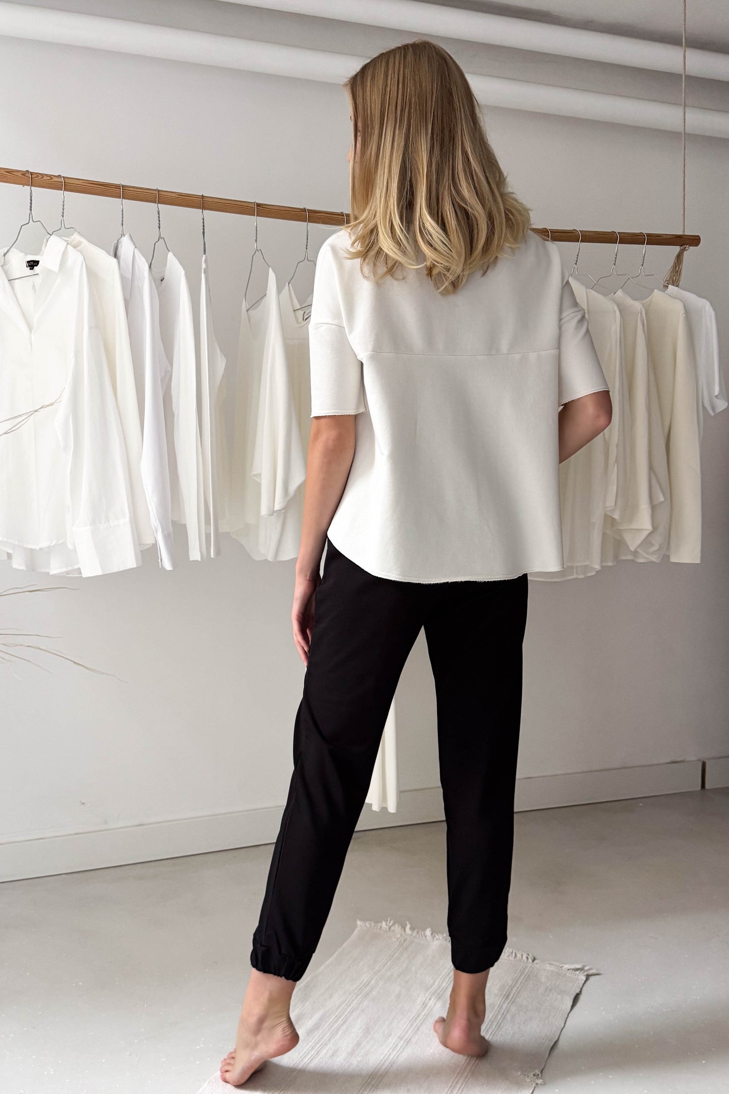 Csavart nyakú pulóver-rövid