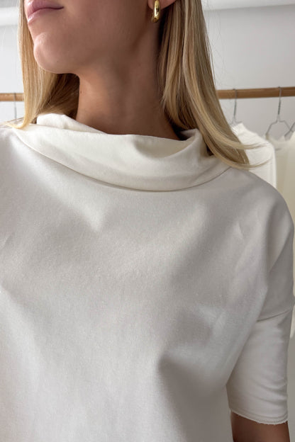 Csavart nyakú pulóver-rövid