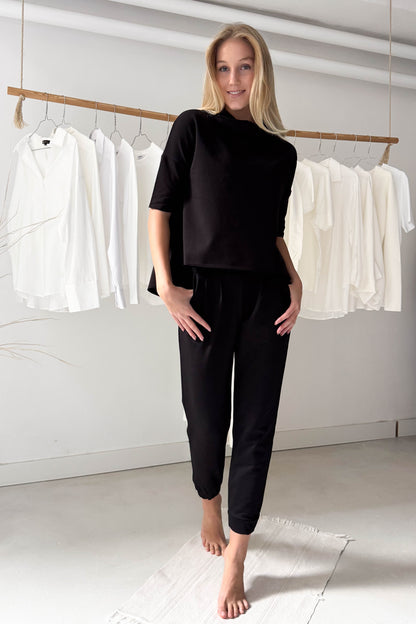 Fekete csavart nyakú pulóver-rövid