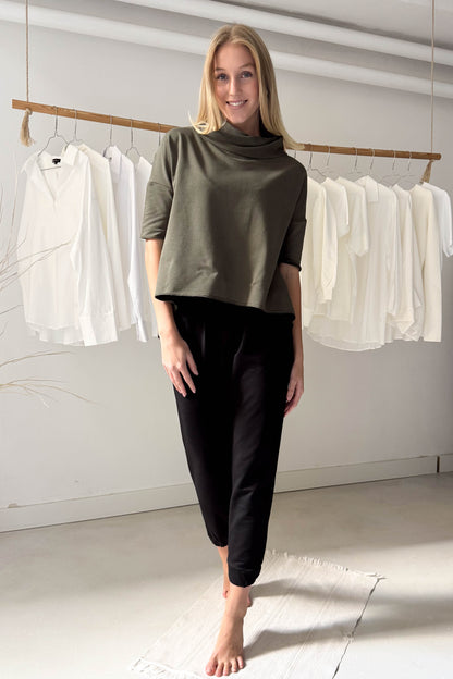 Khaki csavart nyakú pulóver-rövid