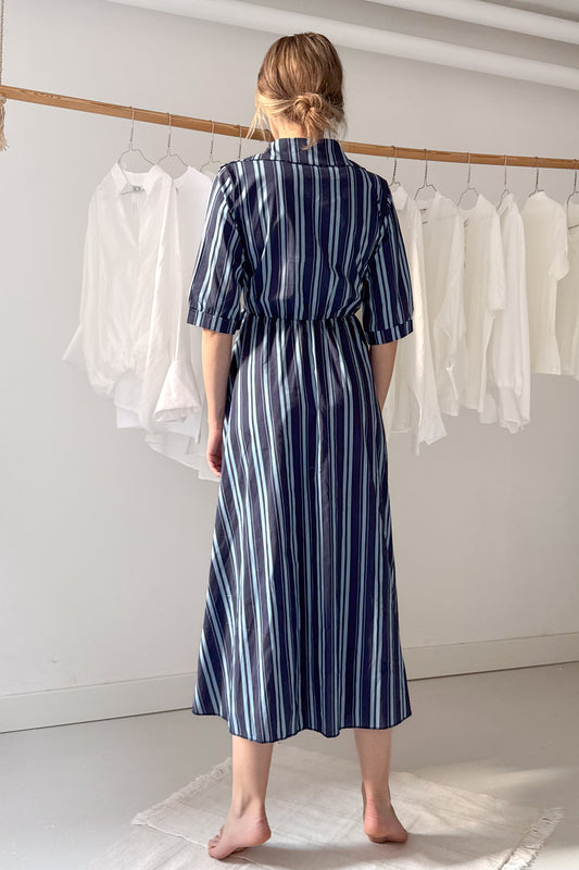 Sötétkék átlapolós ruha