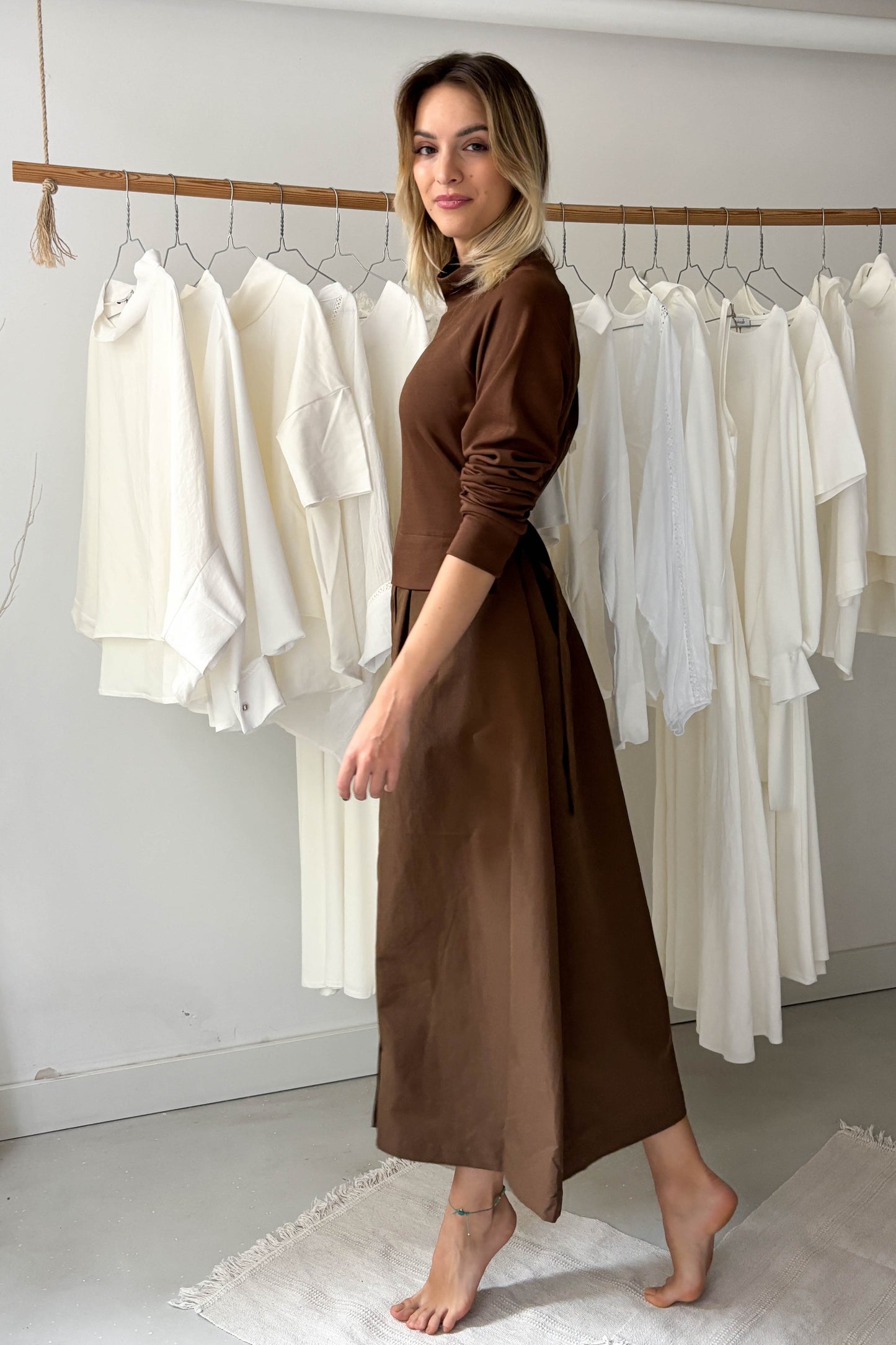 Rétegzett hatású ruha-kávébarna