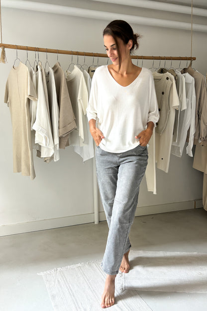 Hófehér, lágy esésű felső