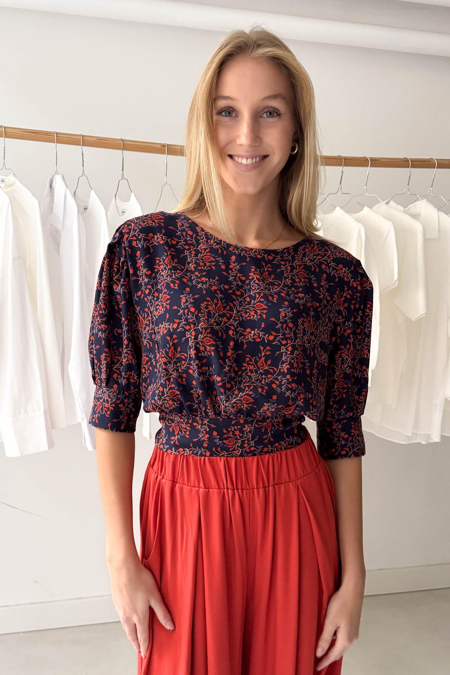 Hófehérke felső-sötétkék