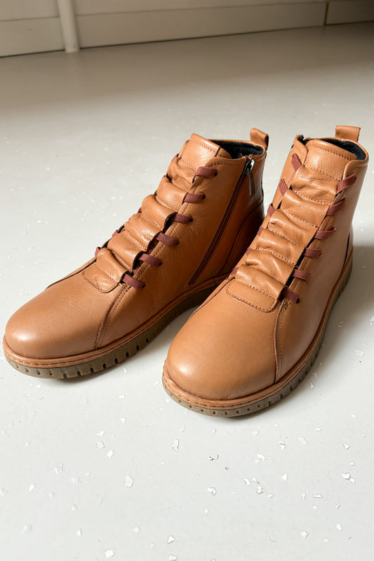 Csikóbarna bakkancs