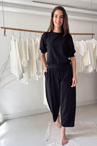 Laza fazonú csípő nadrág-fekete