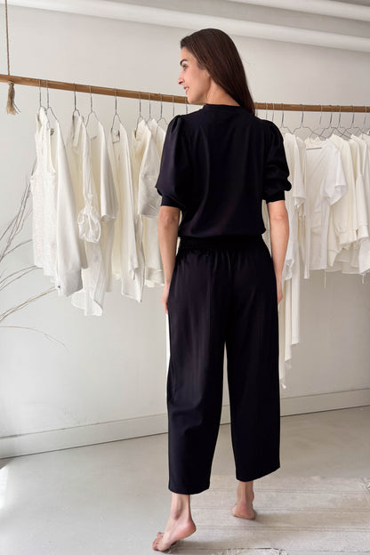 Laza fazonú csípő nadrág-fekete