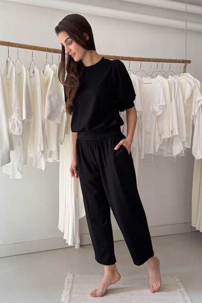 Laza fazonú csípő nadrág-fekete