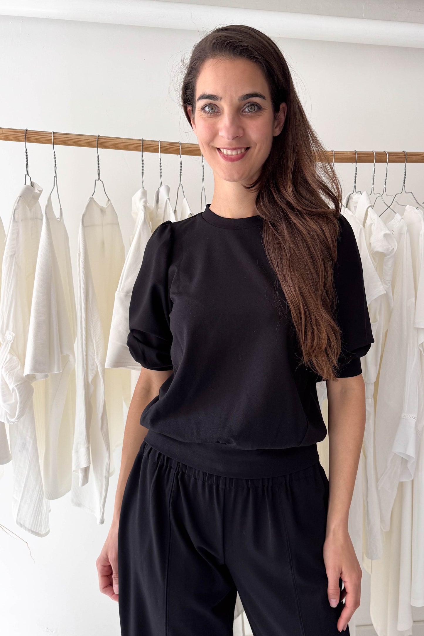 Puffos ujjú felső-fekete