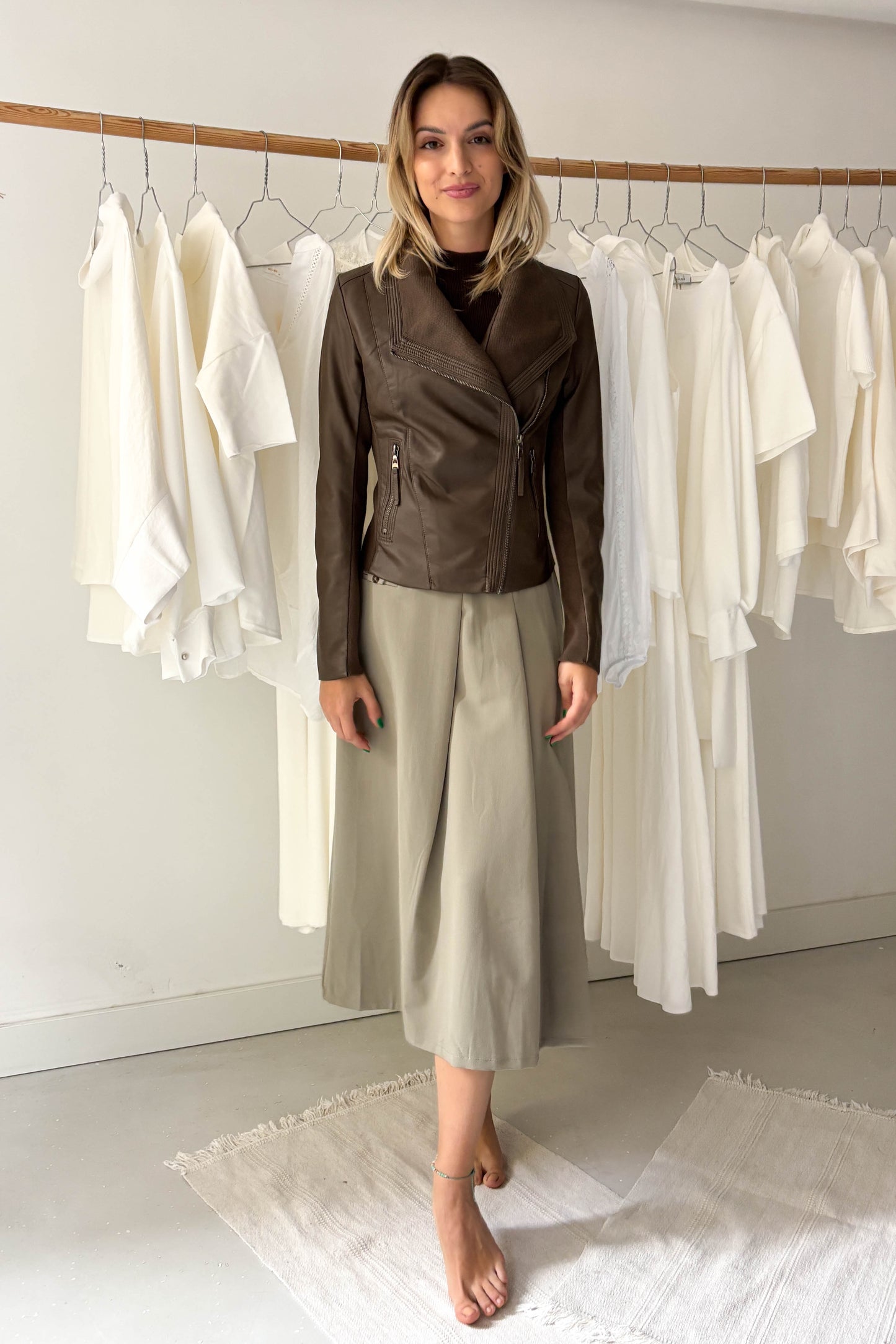 Pézsmabarna asszimetrikus bőrdzseki