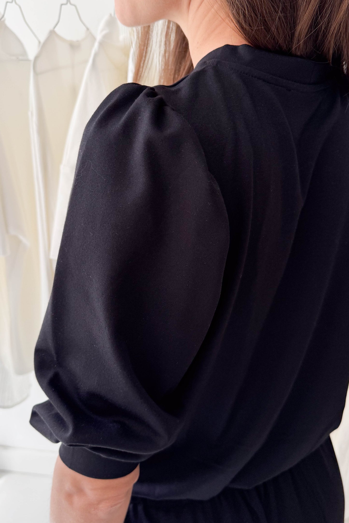 Puffos ujjú felső-fekete