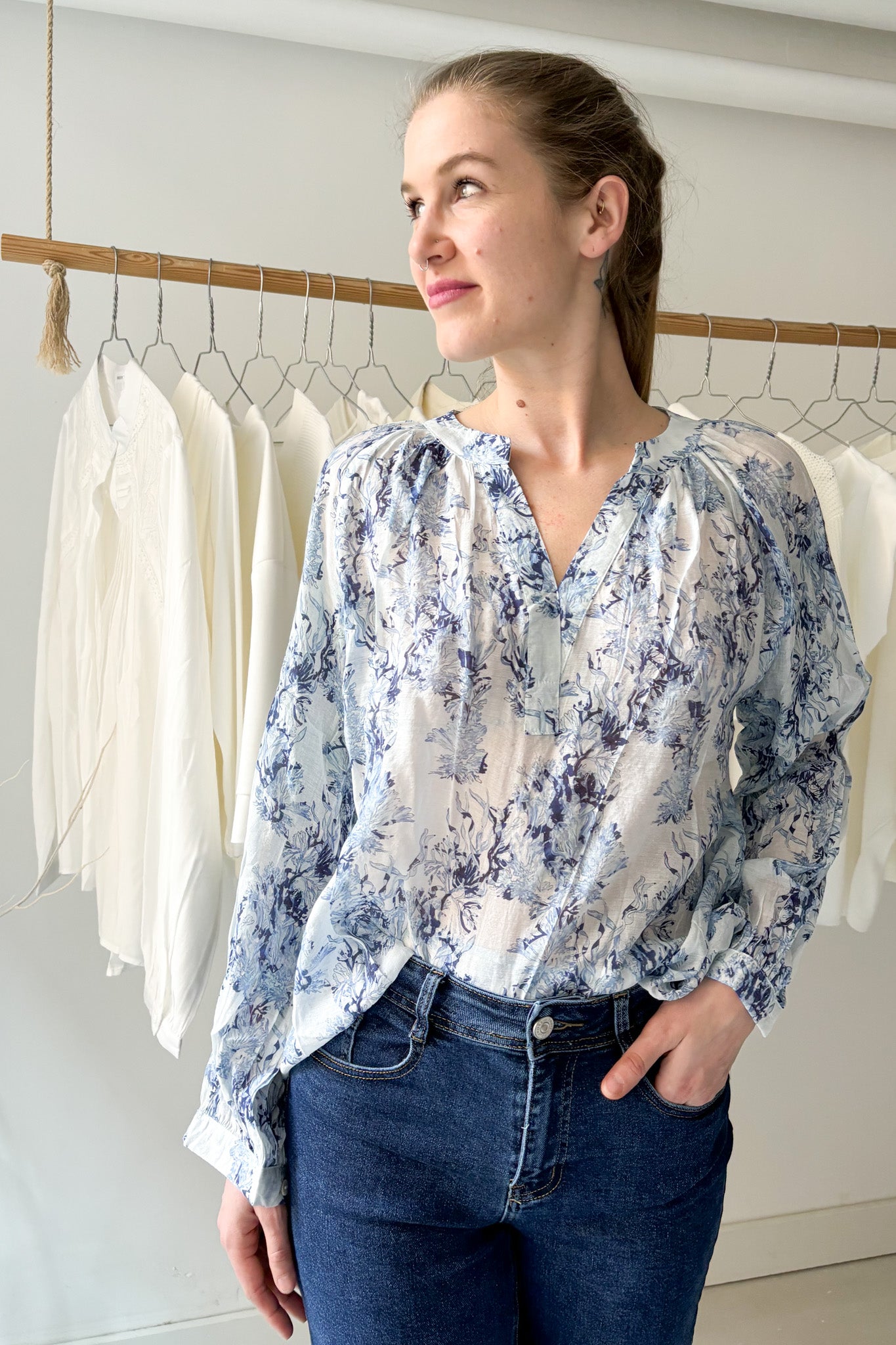 Lenge blúz kék mintával