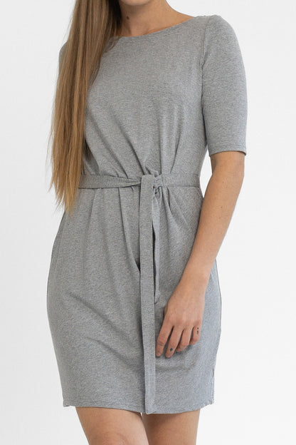 Mell alatt húzott ruha